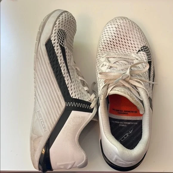 Nike White/ Black Metcon 6 Shoes - Picture 3 of 5